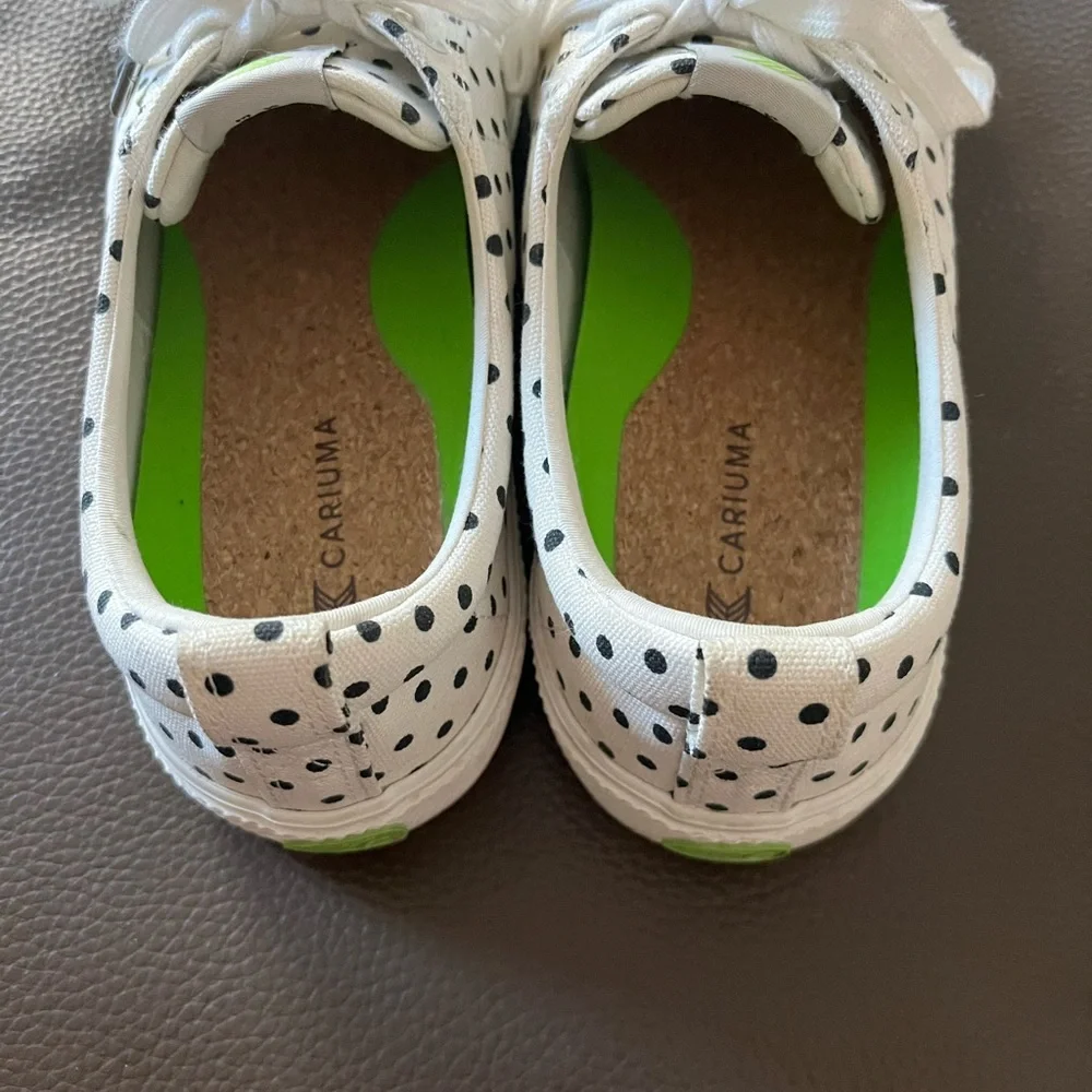 Cariuma OCA-low canvas sneaker in white polka dot. Size 10 women’s. - Picture 3 of 4